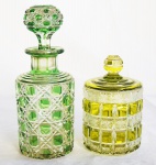 Perfumeiro e Porta Algodão em Cristal Baccarat na cor verde, medindo 19 cm e 12 cm de altura.