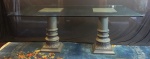 Mesa de jantar , corpo composto de: 2 colunas em massa com pintura imitando ferro forgê e tampo em cristal .. Medidas 80 x 200 x 110 cm. RETIRADA COM AGENDAMENTO NA RESIDÊNCIA EM BOTAFOGO.
