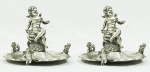 Par de petisqueiras em prata decoradas com anjos, med. 12 x 15 cm diâm. cada, peso total 1.160 gr.