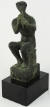 BRUNO GIORGI. Escultura em bronze , representando Flautista. Assinada. Acompanha base em granito negro. Medidas: escultura 38 x 16 cm .    base 9,5 x 15 x 20 cm.