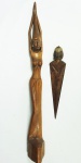 Duas peças em madeira sendo:1 abridor de cartas (  28 cm) e uma escultura representando Africana ( 58 cm).