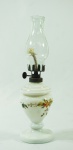 Pequeno lampião em vidro opalinado na cor branca com pintura floral . Alt. 27 cm