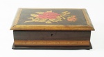Caixa de costura em madeira com detalhes em marcheterie, med. 15 x 40 x 25 cm