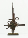 DIORETE. Escultura em ferro oxidado. Assinado. Medidas 21 x 22 x 6,5 cm.