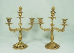 Par de candelabros em bronze dourado para 3 velas cada. Medidas 36 x 22 cm cada.