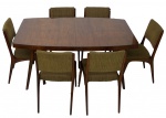 Mesa de jantar em madeira , acompanham 6 cadeiras com encosto e assento em tecido . Medidas : mesa 76 x 150 x 90 cm. cadeiras 85 x 47 x 47 cm. cada. Acompanha vidro da mesa.