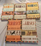Lote composto por 5 (cinco) livros, volume 1 ao 5, de Christian Jacq: "Rameses - the international bestsellers",  editora Warner Books.