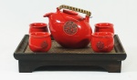 Aparelho de chá em porcelana chinesa com 4 xícaras(2 lascadas) e 1 bule,  acompanha bandeja.