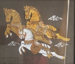 Escola Oriental. Cavalos. Autor não identificado. Pinturas em seda medindo 43 cm x 50 cm  emoldurado com vidro medindo 62 cm x 68 cm.