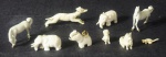 Lote composto em miniaturas em marfim representando 3 elefantes, 2 cavalos e 4 cachorros. Contém pequenos defeitos.
