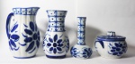 Lote contendo 4 (quatro peças) em porcelana Monte Sião com decoração floral. Medida: 1 vaso 16cm, outro vaso 19cm, jarra 20cm e açucareiro 8x14cm.