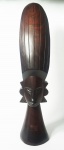 Escultura africana em madeira maciça representando deusa africana. Medida: 22cm.