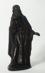 Escultura em madeira representando mago. Medida: 15cm de altura.