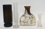 Lote composto de 4 vasos em vidro, cristal e pasta de vidro, alturas, 10, 15, 16 e 17 cm.