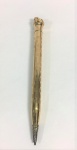 Lapiseira plaqueada a ouro, medindo 10 cm, peso 10.8 gr