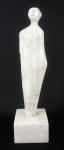 AGOSTINELLI. Escultura em mármore representando Figura Feminina (cabeça colada e busto danificado). No estado. Assinada. Alt. total 43 cm.
