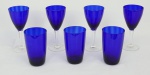 Lote com sete peças em cristal  na cor azul, sendo 3 copos ( 12 cm) e 4 taças (16 cm).