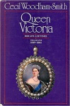 WOODHAM-SMITH, Cecil. Queen Victoria: her life and times, 1819-1861. London: Hamish Hamilton, c1972. v. 1: il. p&b; 24 cm x 16 cm. Aprox. 1.050 g. Assunto: Rainha Vitória. Idioma: Inglês. Estado: Livro com contracapa e capa dura. (CI: 30)
