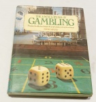ARNOLD, Peter. The Encyclopedia of Gambling: the game, the odds, the tecniques, the people and places the myths and history. Londown: Collins, 1978. 256 p.: il. col.; 30 cm x 23 cm. Aprox. 1,4 kg. Assunto: Jogos. Idioma: Inglês. Estado: Livro com contracapa e capa dura. (CI: 60)