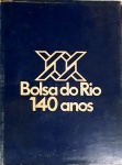 BOLSA do Rio: 140 anos. Rio de Janeiro: Bloch, c1985. 200 p.: il. p&b.; 32 cm x 24 cm. Aprox. 1,5 kg. Assunto: Bolsa de Valores. Idioma: Português. Estado: Livro com contracapa envelhecida e capa dura. (CI: 50)