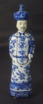 Sábio em porcelana chinesa azul e branca, 30cm de altura.