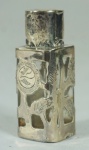 Perfumeiro em prata mexicana 925, recipiente em cristal. Medida: 6cm de altura, peso total 28g.