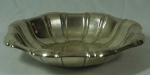 WOLFF - Cesta de pão em metal espessurado a prata, marcado Wolff bordada e decorada medindo 6 cm de altura e 25 cm de diâmetro.