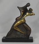 CELINA - Escultura em bronze polido, representando casal de bailarinos, assinado, medindo 23 cm de altura.