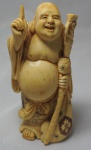 Escultura em marfim representando Buda Caminhante, medindo 13 cm, (no estado - cajado colado). Assinado com selo vermelho.
