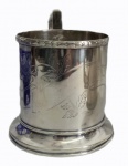 Caneca c/ alça, em metal espessurado a prata, medindo 8x8,5 cm