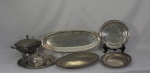 Parte de baixela  em metal espessurado a prata, sendo:  1 sopeira, 1 legumeira, 2 bandejas redondas e 3 bandejas ovais.