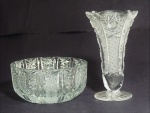 Cristal: duas peças em cristal grosso facetado: floreira medindo 13cm de altura e porta petisco medindo 6cm de altura e 11cm diâmetro.