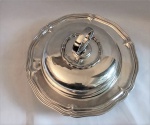 Legumeira com tampa reversível, transformando em 2 bowls, em prata portuguesa , contrastada. Peso 1.458 gr