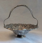 Pequena cesta em prata portuguesa, contrastada Reis Porto. Peso 155 gr