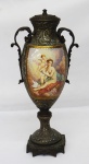 SEVRES . Antiga ânfora em porcelana francesa,  ricamente decorada com pinturas e guarnições em bronze (falta a tampa). Alt. 54 cm.