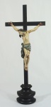 Crucifixo em jacarandá com Cristo em madeira policromada. Medidas  crucifixo  55 x 24 cm  Cristo 27 x 20 cm. ( base com restauro)