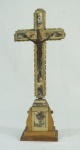 Crucifixo em madrepérola e Cristo em ferro. No verso Jerusalem . Medidas: crucifixo 29 x 11 cm Cristo  10 x 7 cm.