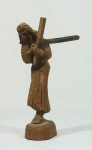 Imagem esculpida em madeira representando Cristo com cruz . Alt. 21 cm