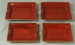 Dois pares de cinzeiros ao gosto da porcelana japonesa, assinados por Mercedes de Orleans e Bragança, decorados em tom de rouge de fer. Medida: 2 maiores: 11x13cm, e 2 menores 9x12cm.