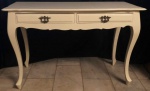Mesa de encostar com 2 gavetas , estilo Chipandelle , laqueada de branco . Medidas 78 x 120 x 50 cm.