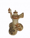 "Galinha", Vale do Jequitinhonha, MG, 1979, cerâmica pintada medindo 34 cm de altura e 27 cm de diâmetro. O pescoço da galinha está rachado.