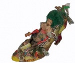 "Sapato com boneca", Curitiba-PR, peça em diversos materiais medindo 16 x 21 cm.