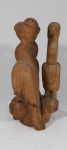 ARTUR PEREIRA. "3 pássaros", Belo Horizonte-MG, peça em madeira medindo 38 cm de altura e 22 cm de diâmetro. Assinada. No estado (quebrado).