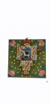 WILLI DE CARVALHO. Quadro com pequeno oratório com imagem de São Jorge em madeira pintada em seu interior, medindo 63 x 16 x 16 cm.