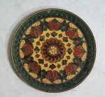 Pequeno prato para parede em bronze esmaltado, medindo 17 cm de diâmetro.