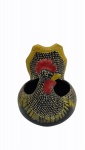 Porta ovos em cerâmica policromada no formato de Galinha. Medidas 27 x 22  x 20  cm.