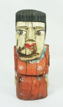 Arte popular brasileira - Escultura em madeira entalhada e pintada, representando figura feminina, sem assinatura. Altura 32 cm.