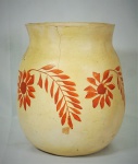Arte Popular brasileira - Vaso em barro cozido e pintado, Vale do Jequitinhonha, sem assinatura. Medidas, altura 34 cm e diâmetro 24 cm. (Fio de cabelo)