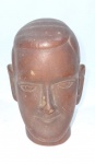 EX VOTO. Escultura de cabeça em madeira  . Alt. 13 cm.
