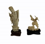 Duas esculturas em marfim, representando Gueixa e Pescador com bases de madeira. Alt. total  12 cm.  e  9 cm .